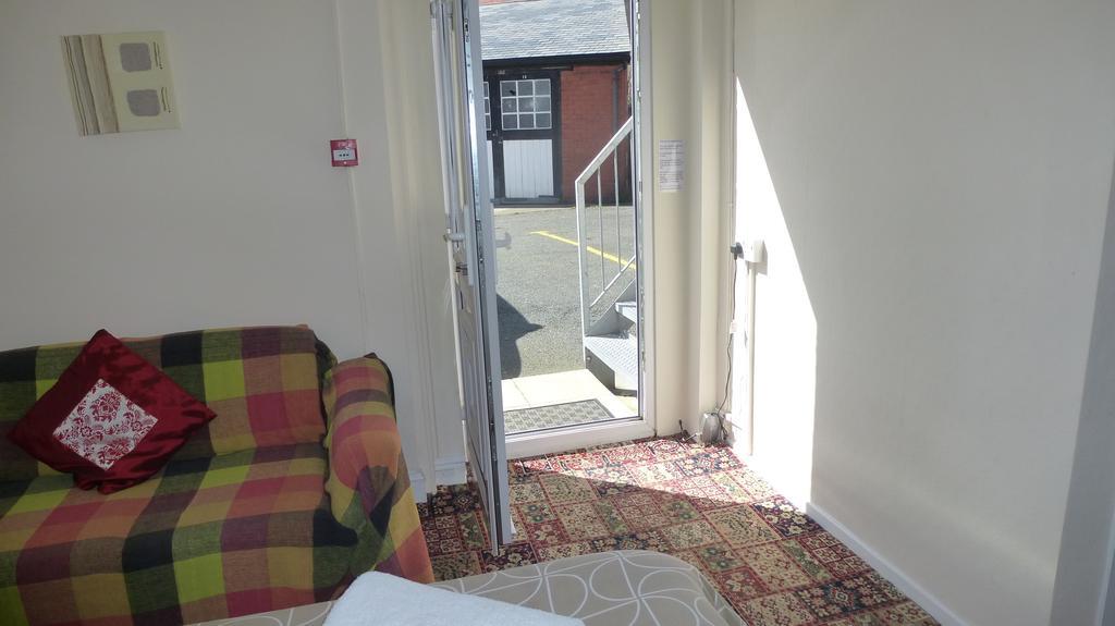 Whitehall Guest House Colwyn Bay Eksteriør bilde