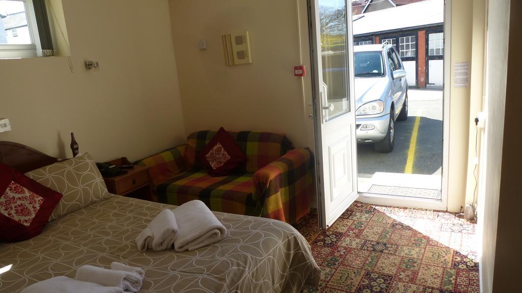 Whitehall Guest House Colwyn Bay Eksteriør bilde