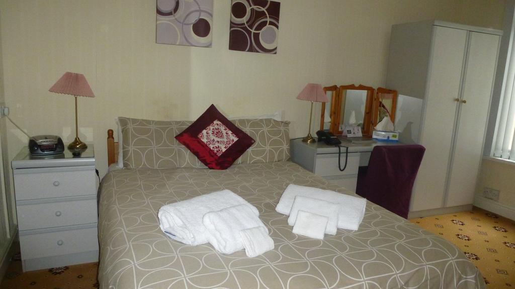 Whitehall Guest House Colwyn Bay Eksteriør bilde