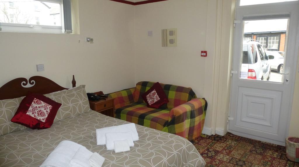 Whitehall Guest House Colwyn Bay Eksteriør bilde