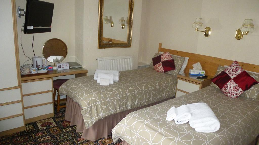Whitehall Guest House Colwyn Bay Eksteriør bilde