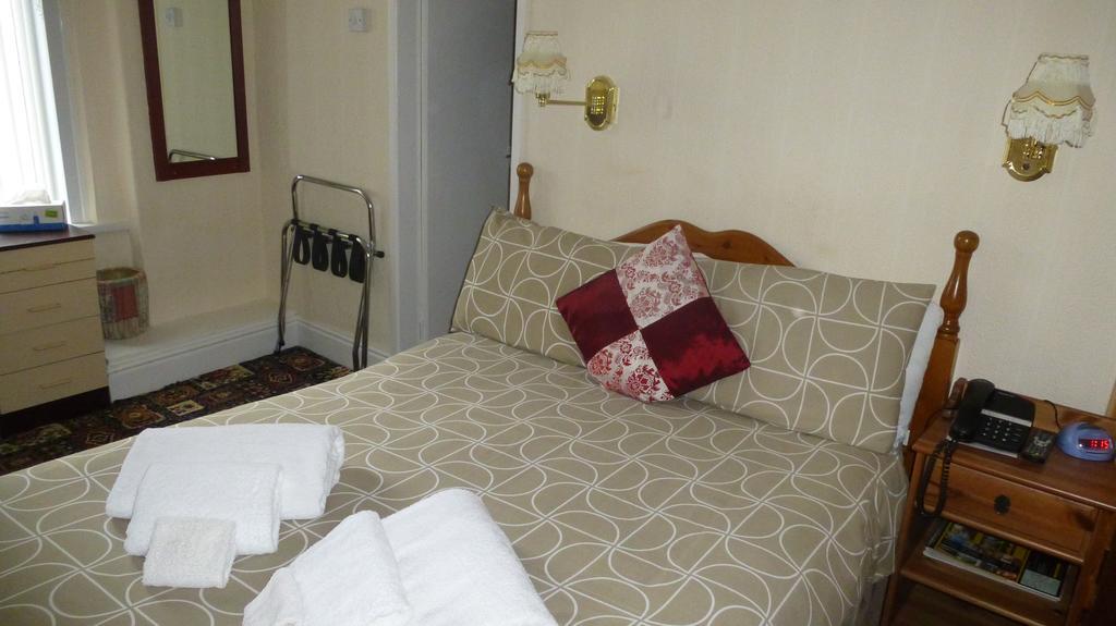 Whitehall Guest House Colwyn Bay Eksteriør bilde