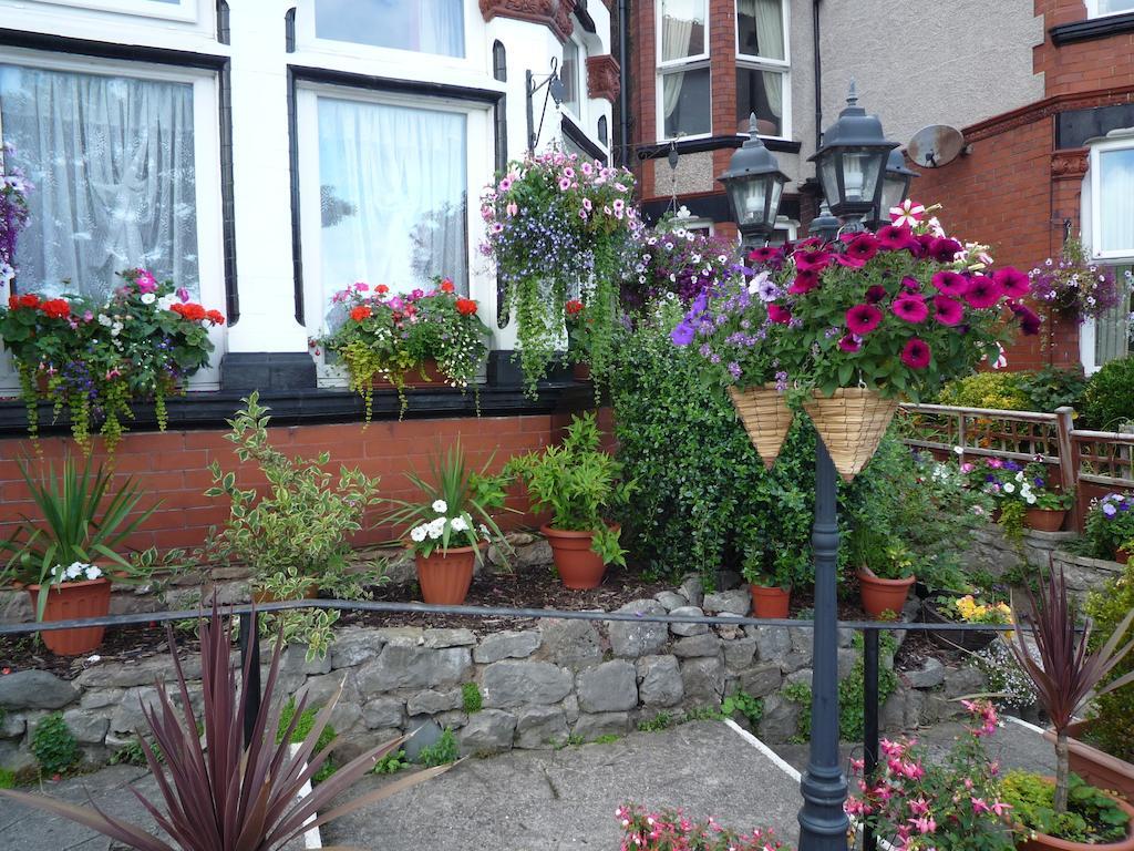 Whitehall Guest House Colwyn Bay Eksteriør bilde